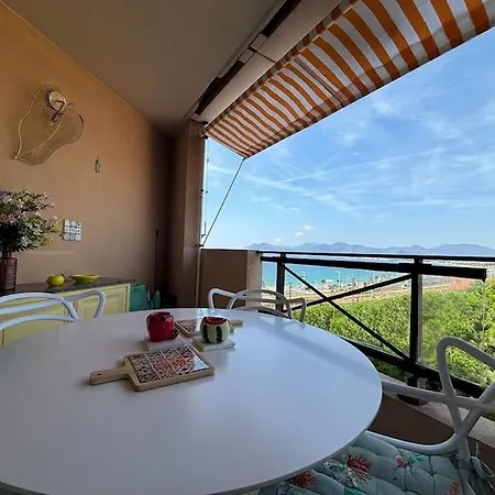 Apartment Les Pieds Dans La Mer A Avec Piscines