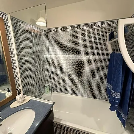 Les Pieds Dans La Mer A Avec Piscines Apartamento *